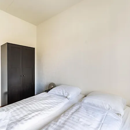 Spacious In With Garden, Cleaning Included Holiday home *