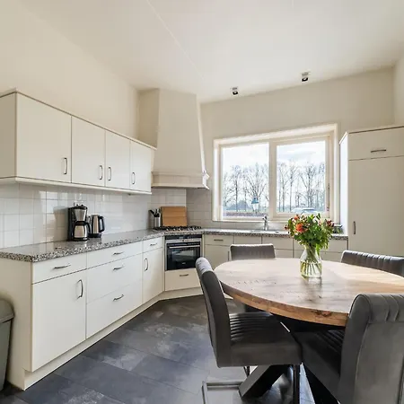 Spacious In With Garden, Cleaning Included *